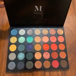 Morphe Hot Spot eyeshadow palette